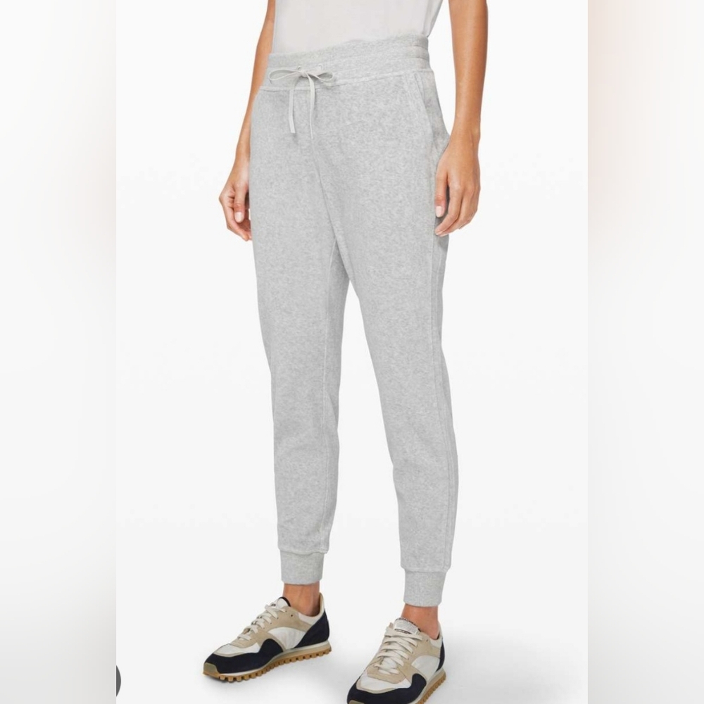 Lululemon Warm Down‎ Heathered Core Velour Cotton Gray Jogger Pants Sz 8